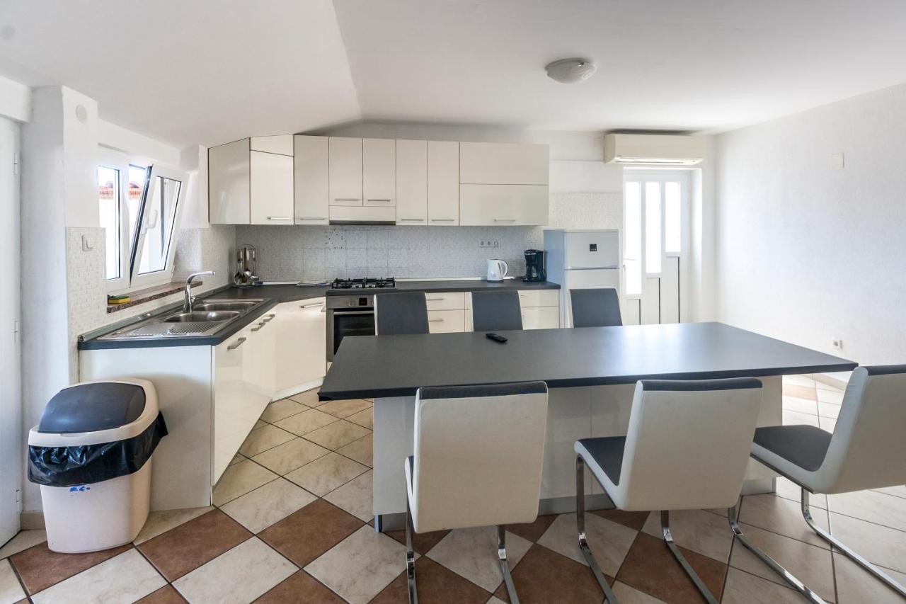 Apartments & Rooms Strcic Petra Krk Town Exterior photo