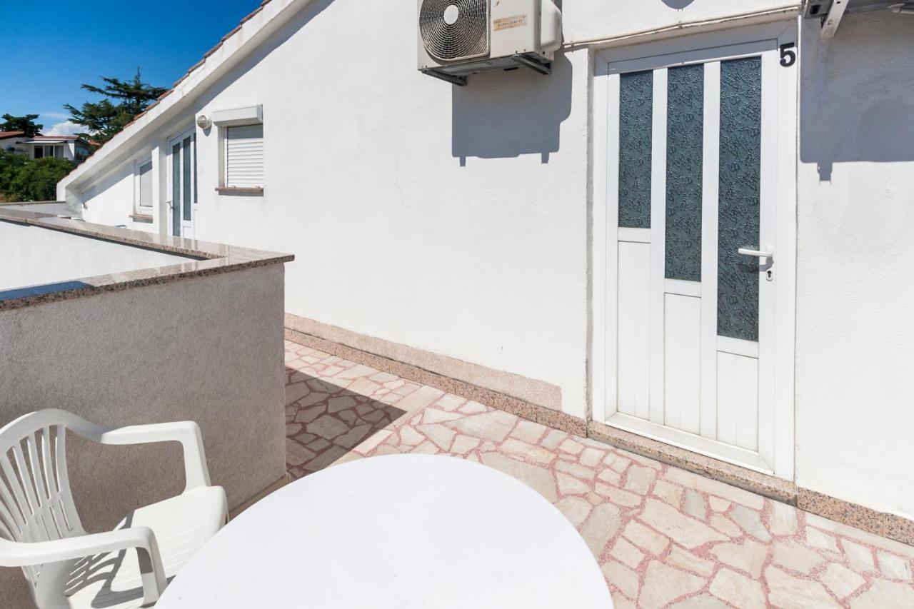 Apartments & Rooms Strcic Petra Krk Town Exterior photo