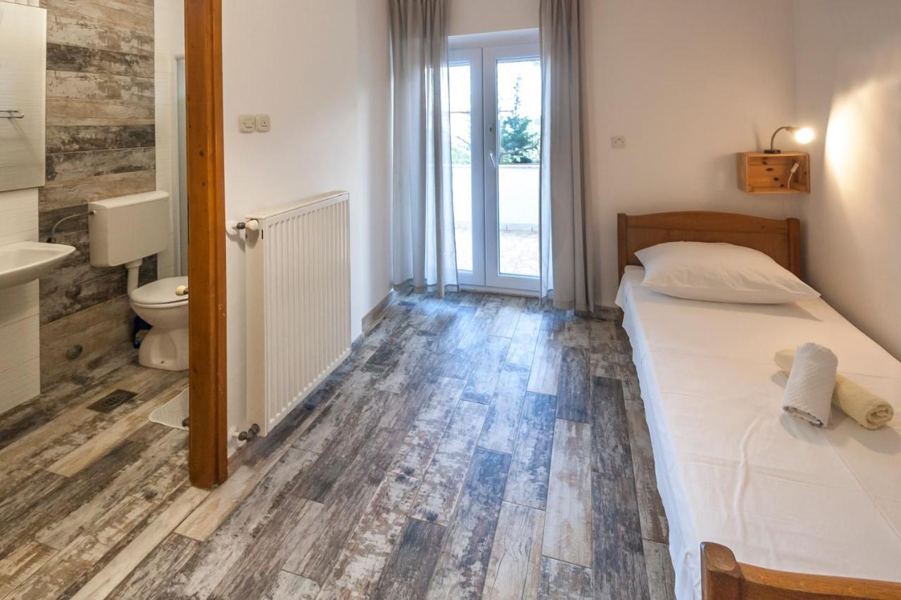 Apartments & Rooms Strcic Petra Krk Town Exterior photo